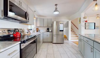 5 Crawford Dr, Bath, ME 04530