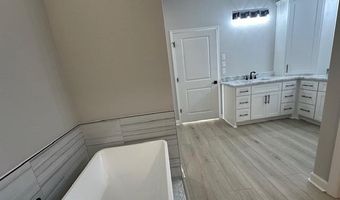 1001 Duke Dr, Bauxite, AR 72011