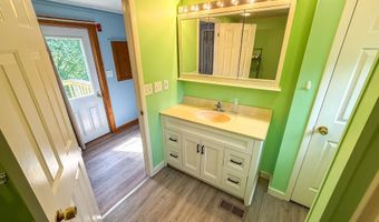 284 Cross Rd, Bradford, VT 05033