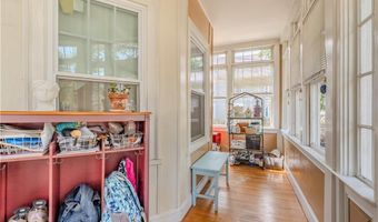 48 Central St, Warwick, RI 02886