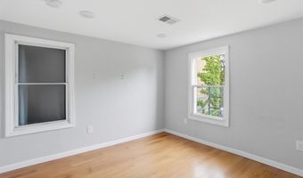 13 COTTAGE St, Bayonne, NJ 07002