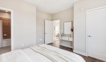 989 S BUCHANAN St #225, Arlington, VA 22204