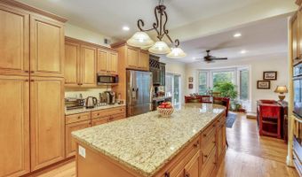 7513 HOLIDAY Ter, Bethesda, MD 20817