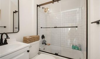 33 Slocum St, Newport, RI 02840