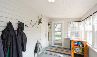 1418 Rapids St, Adel, IA 50003