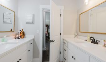 7424 Northwood Dr, Benton, AR 72019