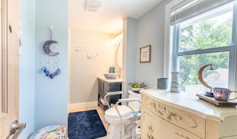 52 Planet Ave, East Providence, RI 02915