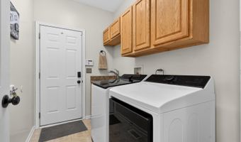 941 Par Dr, Algonquin, IL 60102