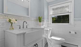 72 Windsor Park Dr, Coventry, RI 02816