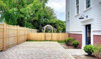 75 Bridge St, Newport, RI 02840