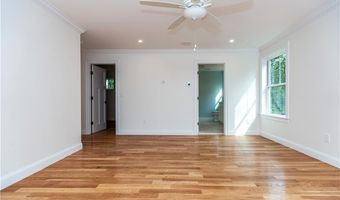 44 Saddlebrook Dr, Warwick, RI 02818
