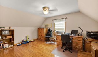 21 Bowling Green Ln, Belfast, ME 04915