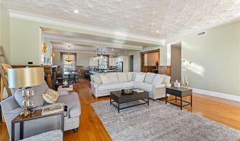 423 Hope St C, Bristol, RI 02809