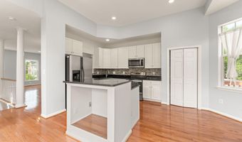 21610 MONMOUTH Ter, Ashburn, VA 20147