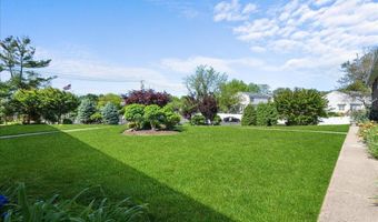 200 Merrick Rd R, Amityville, NY 11701