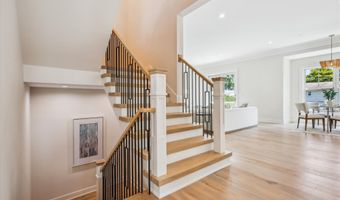 10033 CLUE Dr, Bethesda, MD 20817