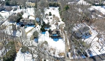 29 N Lake Dr, Barrington, RI 02806