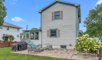 27 Center St, Algonquin, IL 60102