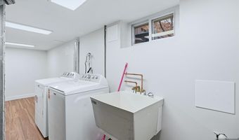 20 Dojean Ct, Bergenfield, NJ 07621