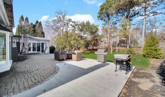 24 W Berkley Dr, Arlington Heights, IL 60004