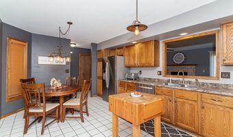 2712 Northridge Cir, Ames, IA 50014