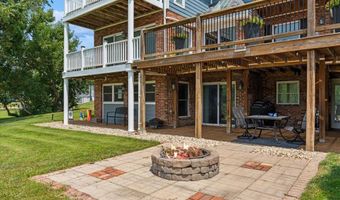 18 Woodland Hills Ct, Alton, IL 62002
