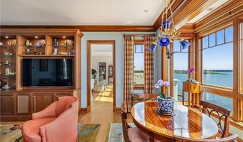 737 Boston Neck Rd, Narragansett, RI 02882
