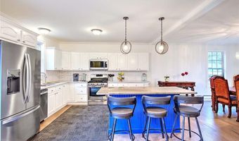 29 Lake Ave, Barrington, RI 02806