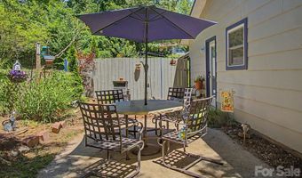 102 Wicklow Dr, Asheville, NC 28806