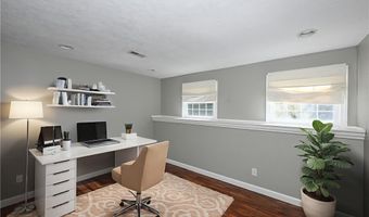 990 Whisperwood Ln, Aurora, OH 44202