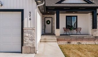 576 Hollow Dr, Ammon, ID 83401