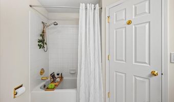1661 Kensington Dr, Algonquin, IL 60102