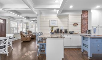 20 Bradley Ave, Branford, CT 06405