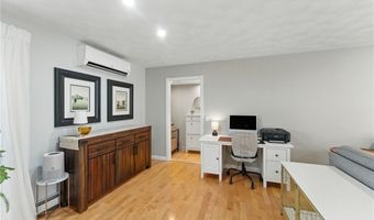 3 Sandy Ln, Bristol, RI 02809