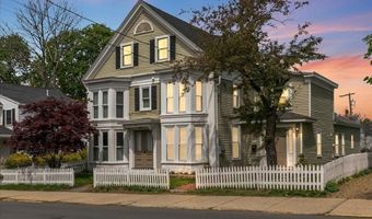 87 Friend St A, Amesbury, MA 01913