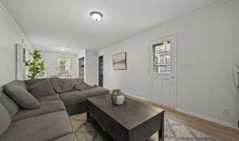 237 Maple Dr, Columbus, OH 43228