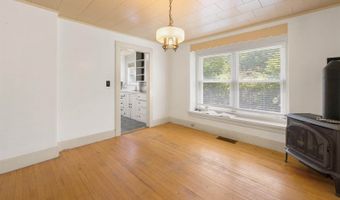 164 7th St, Bangor, ME 04401