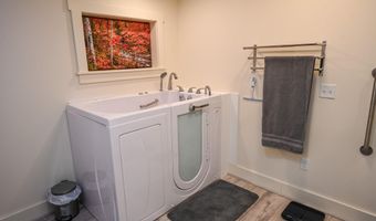 156 Congress St, Belfast, ME 04915