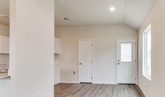 924 S Bear Ln, Mustang, OK 73064