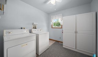 412 S 1st Ave, Brandon, SD 57005