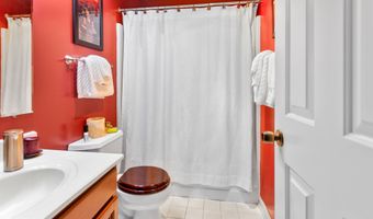 100 Wonderland Dr 5D, Abingdon, VA 24211