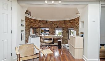 210 8TH St SE, Washington, DC 20003