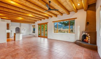 9 Desiderio Rd, Arroyo Seco, NM 87514