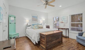 223 Sycamore St, Bay St. Louis, MS 39520
