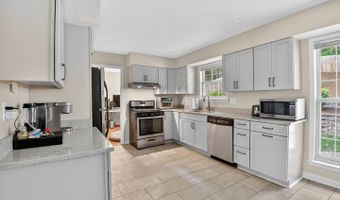 1202 VIKING Dr N, Arnold, MD 21012
