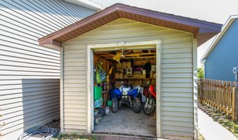 3005 Cedar Ln, Ames, IA 50014