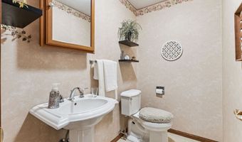 2151 332nd Ave, Dyersville, IA 52040