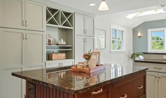 124 Pomeroy Ln, Amherst, MA 01002