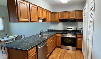 5 Davos Dr 8, Alloway, NJ 07462