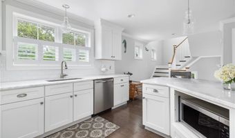 36 Wanda St, Narragansett, RI 02882